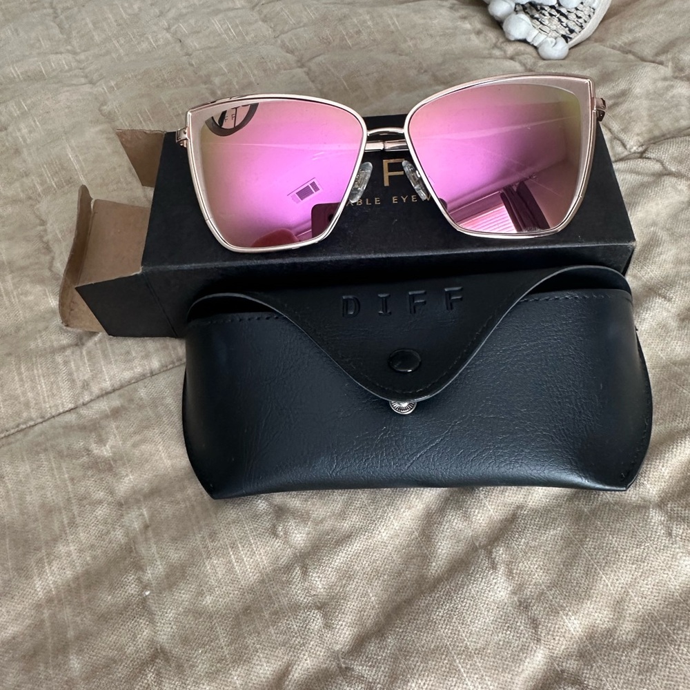 Diff Eyewear Becky Pink Mirrored Sunglasses